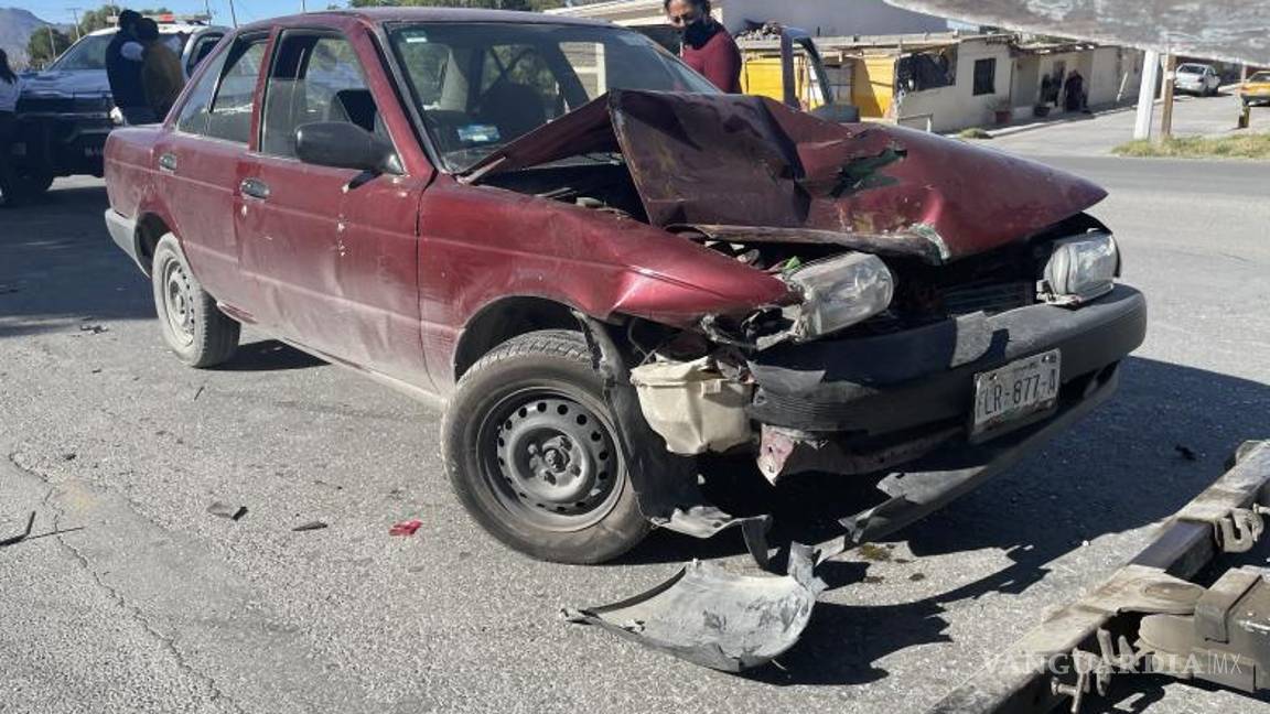 $!El conductor del segundo auto, Guadalupe Martínez, que al parecer estaba en estado de ebriedad, circulaba por la misma dirección y no alcanzó a frenar.