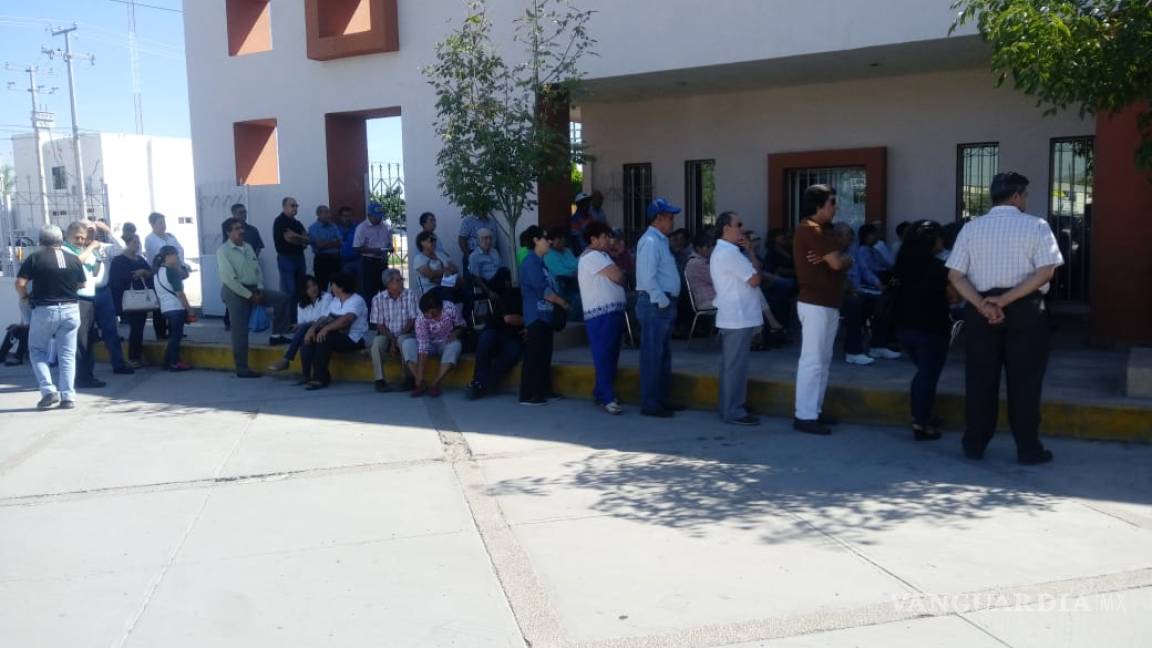Se unen en Torreón a reclamo magisterial por Ley del Servicio Médico