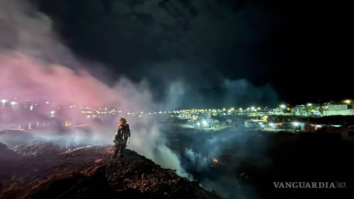 Incendio consume tejabán al sur de Saltillo; fuegos artificiales podrían ser la causa