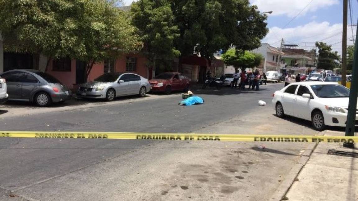 $!A balazos asesinan al periodista Javier Valdez en Culiacán