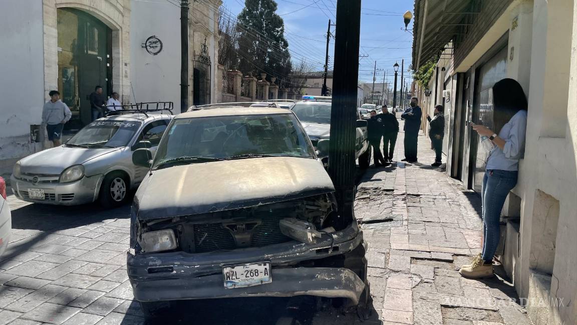 Le fallan los frenos y por poco choca contra la casa del Obispo de Saltillo