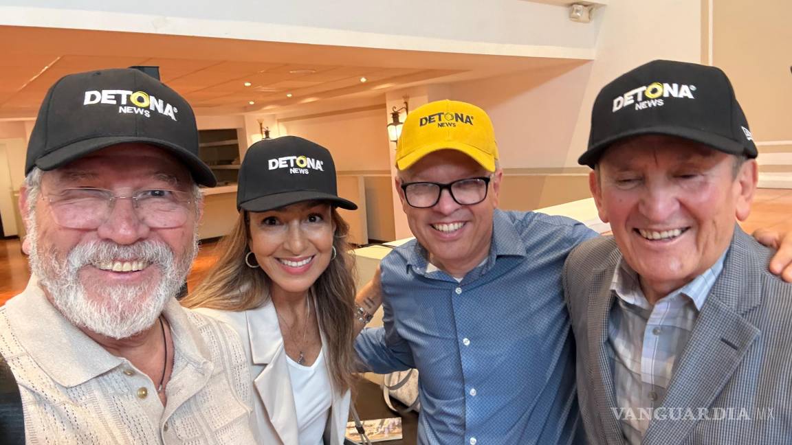 $!De D. a I. Agustín Serna Sánchez, uno de los autores_ Arturo Cavazos Leal, sub secretario de apacitación y empleo del gobierno de NL_ Gabriela Kalifa Kaún y Plácido Garza.