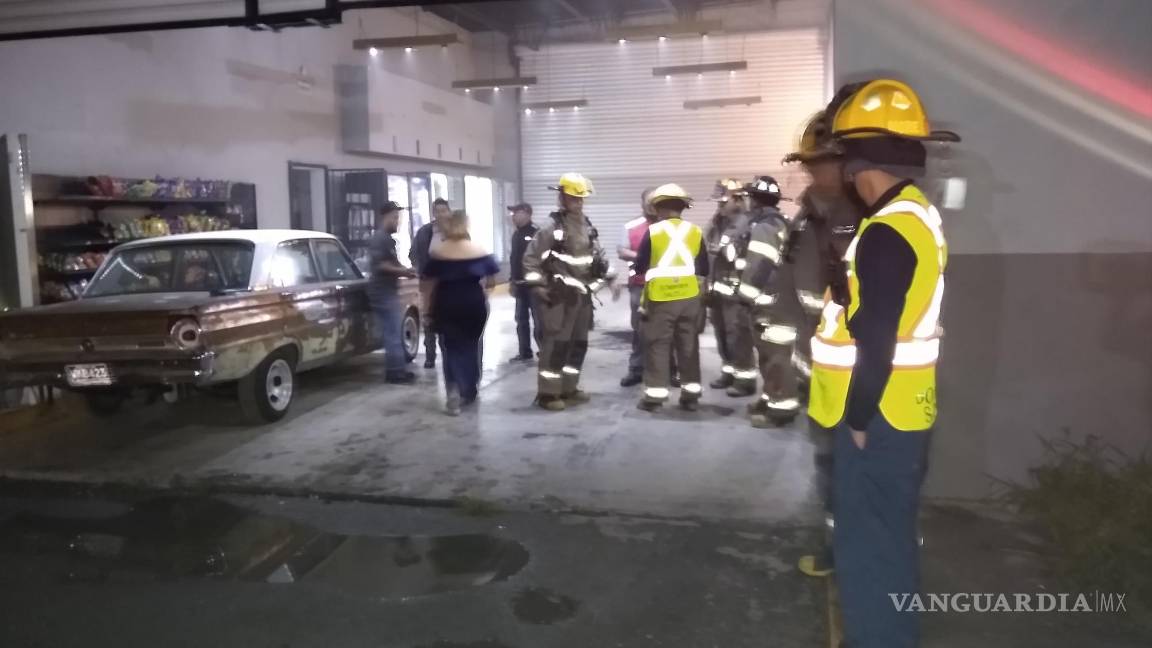 Alarma humo en empresa cervecera de Saltillo; empleados ‘quemaban llanta’
