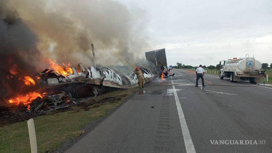 $!Inicialmente se informó de 13 muertos calcinados, aunque luego se señaló que rescatistas habían hallado 26 cráneos entre las unidades que colisionaron