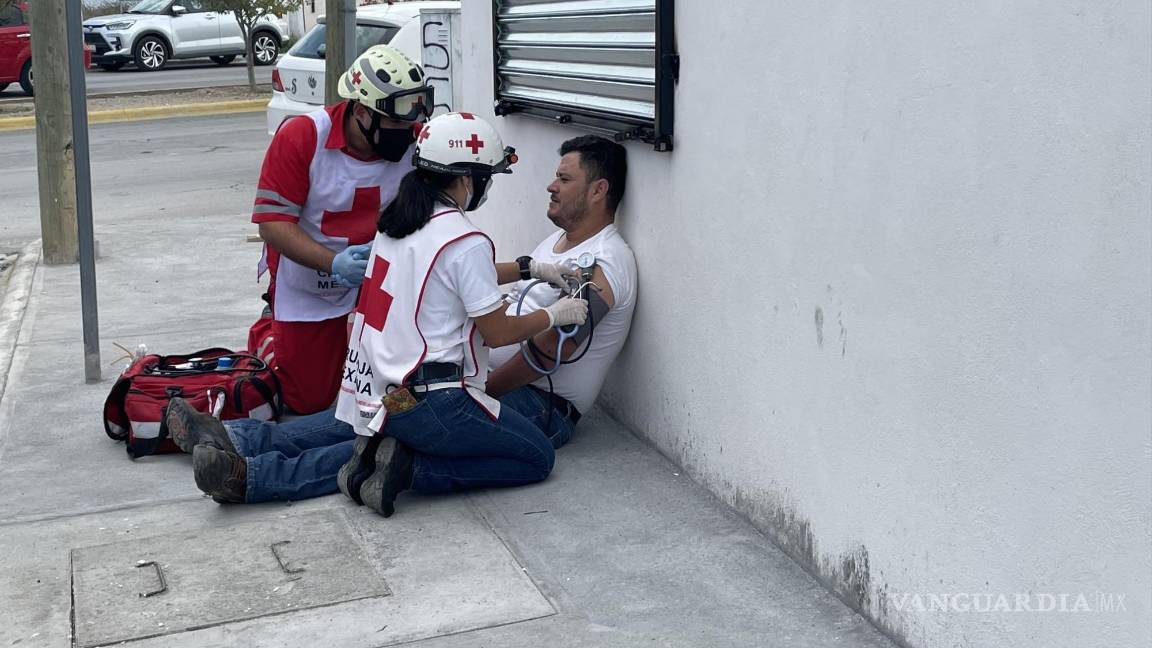 Conductor en Saltillo embiste a un motociclista; después huye
