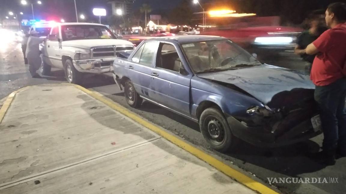 Continúan los accidentes en Saltillo: a pocos metros de distancia, dos choques se suscitaron esta noche