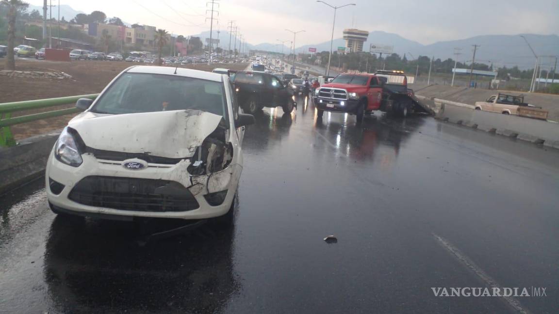 Colapsan tráfico por accidente en Bulevar Fundadores en Saltillo
