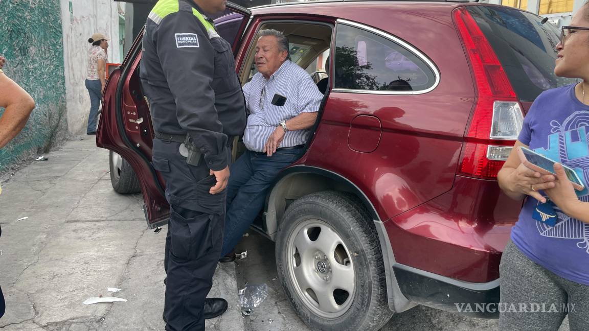 Choque múltiple en Bellavista, en Saltillo: joven provoca accidente y daña puesto de comidas