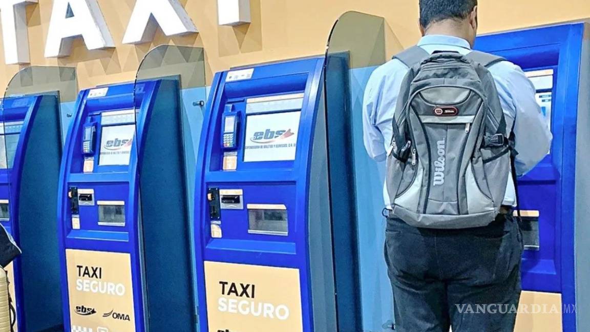 $!En la terminal aérea de Nuevo León hay opciones de taxis, pero no todas hacen viajes a Saltillo.