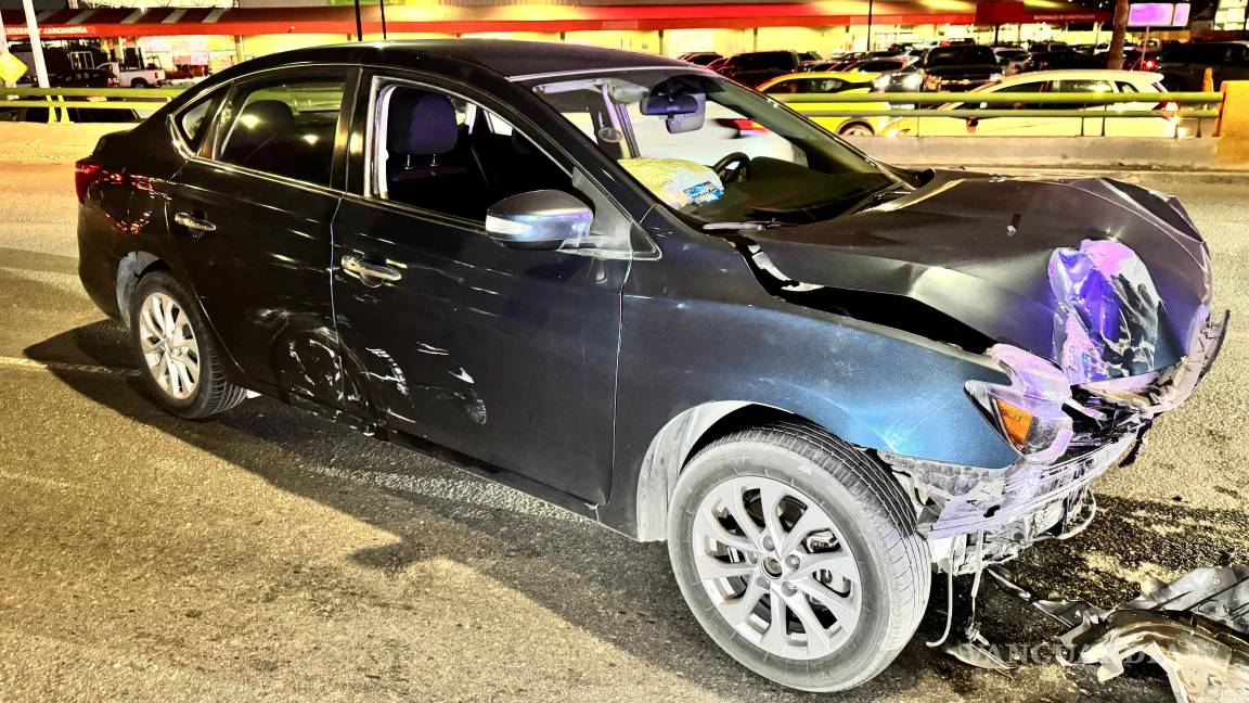 $!El Nissan Versa, presuntamente responsable, será turnado al Ministerio Público en materia vial.