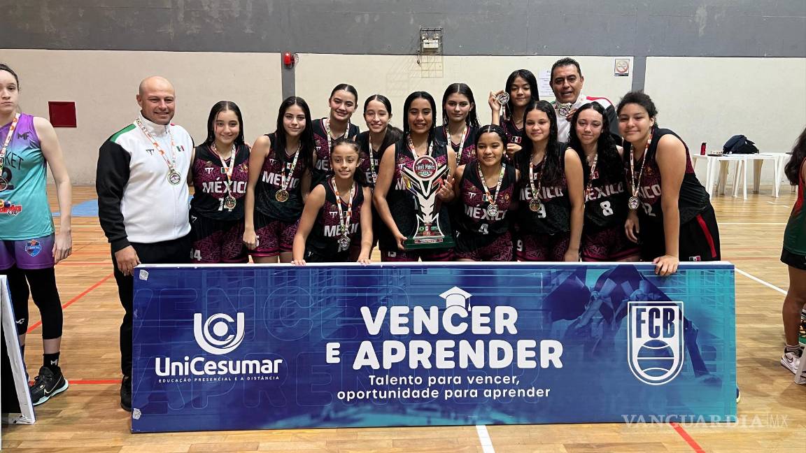 $!Allegra Reyes celebra con sus compañeras tras obtener el campeonato en el torneo internacional