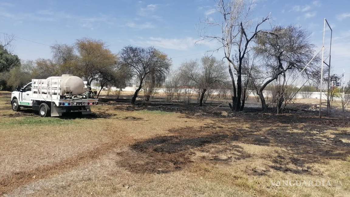 Genera alarma incendio tras descontrolarse quema controlada en la UAdeC de Monclova