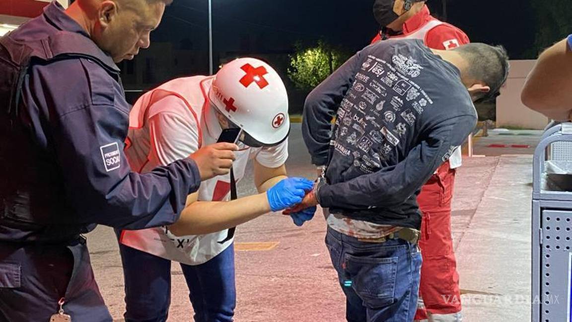 $!El hombre fue detenido por la Policía Municipal por agresión e intento de asalto.