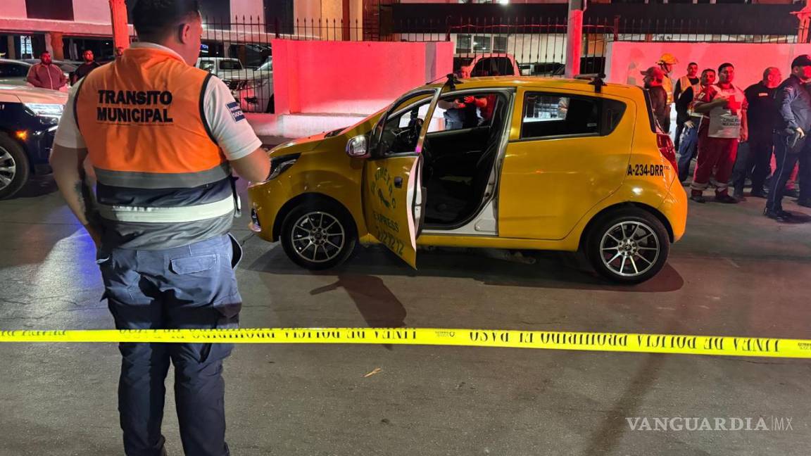 Taxista arrastra por 12 cuadras a mujer y le quita la vida en Torreón