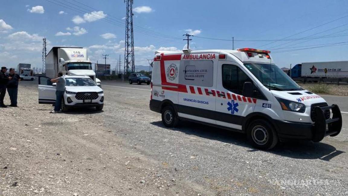 $!Una ambulancia llegó para atender a la víctima.