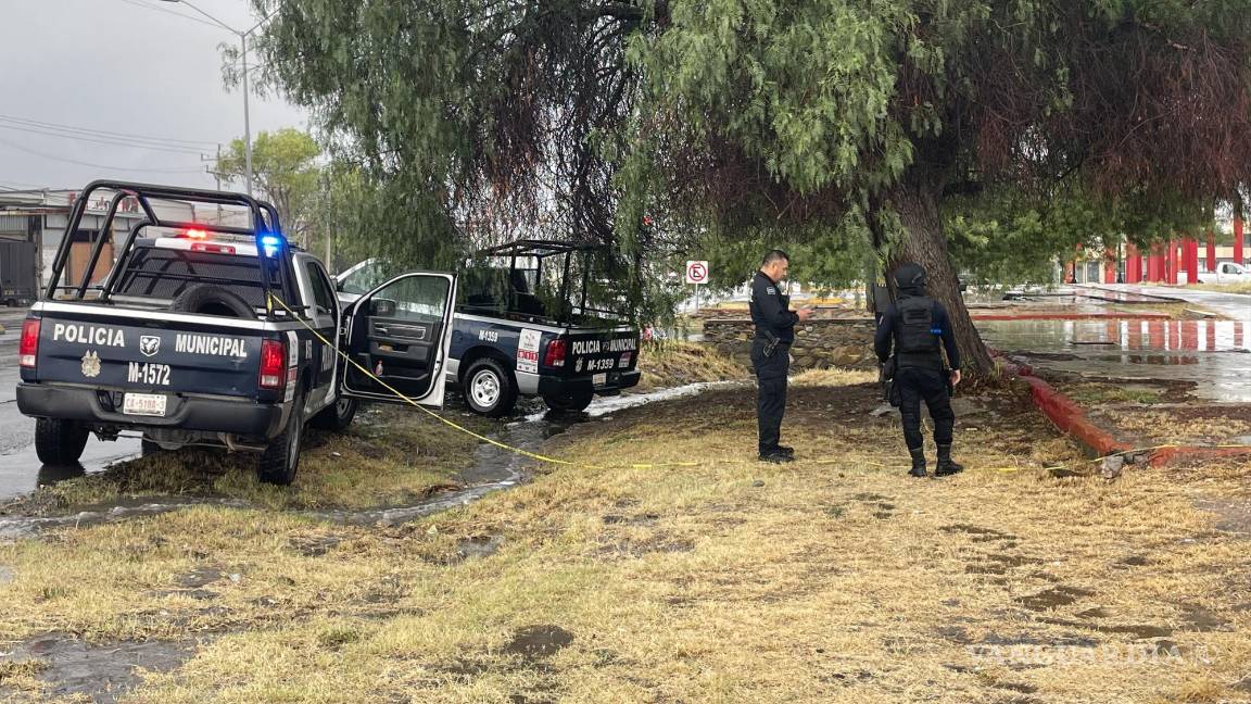 Localizan a hombre sin vida en bulevar al norponiente de Saltillo; buscan a familiares