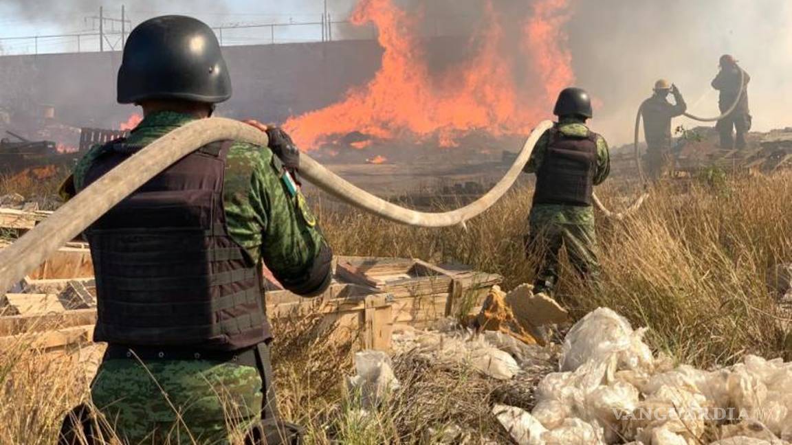 $!Se combatió el incendio gracias a la intervención de dos unidades de ataque rápido y tres pipas de servicios primarios, además de una unidad de Protección Civil.