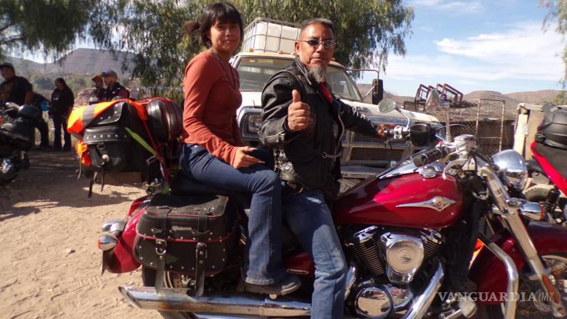 $!La mítica motocicleta de don Benjamín, favorita para las fotos de los niños.