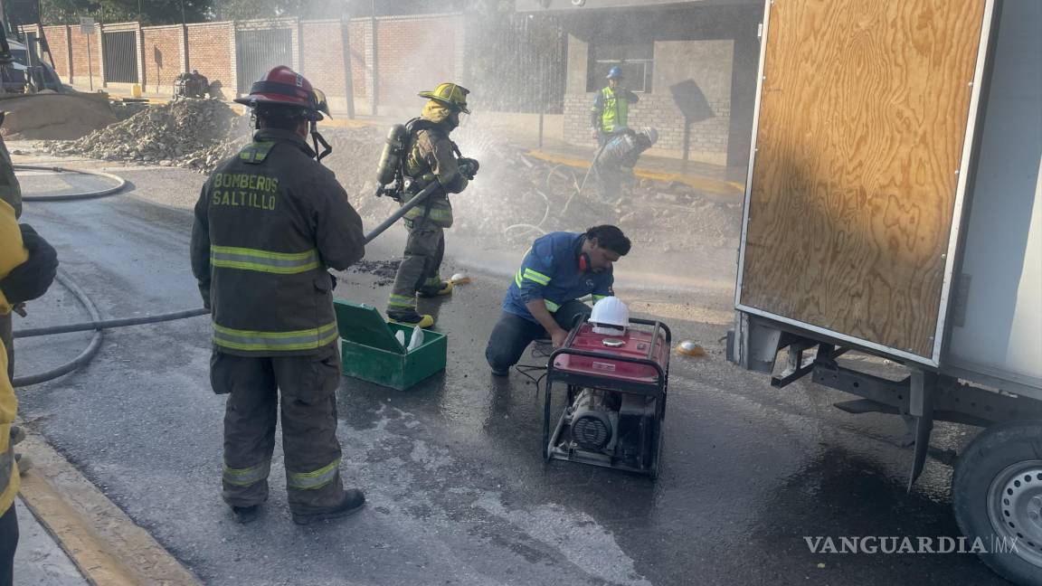 Saltillo: Resguardan a alumnos del CIZ por fuga de gas; obras de Agsal habrían afectado tubería