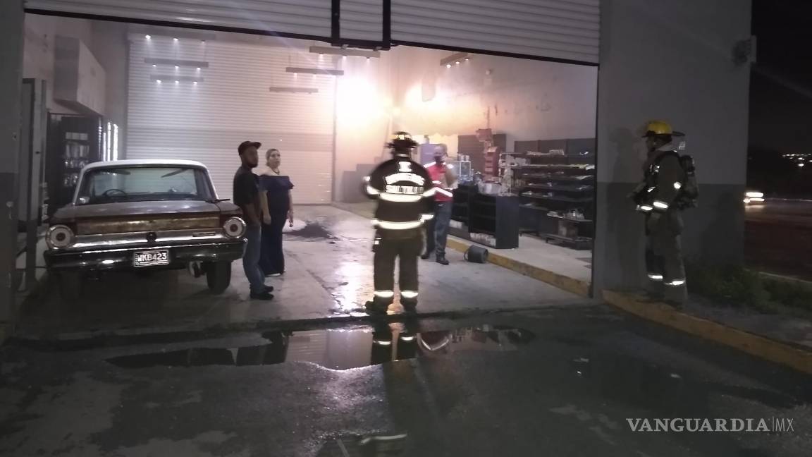 Alarma humo en empresa cervecera de Saltillo; empleados ‘quemaban llanta’