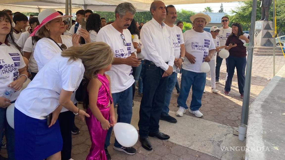 Marchan estudiantes de secundaria en Monclova con el lema ‘Si te drogas te dañas’
