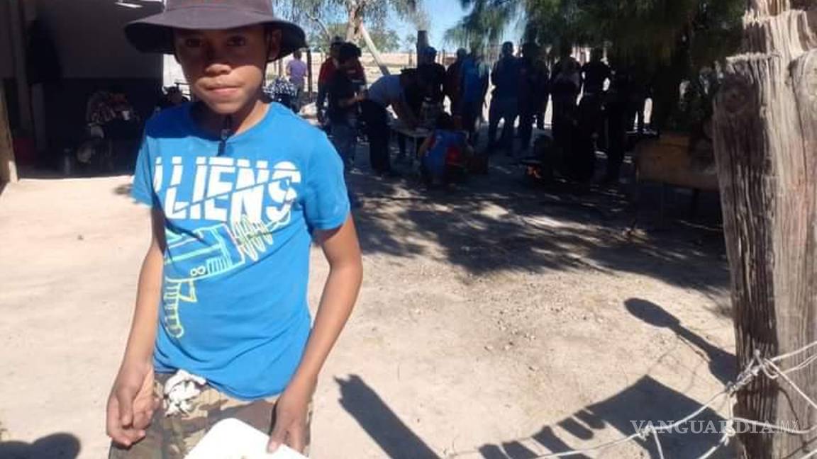 $!En el numeroso grupo hay muchos niños.