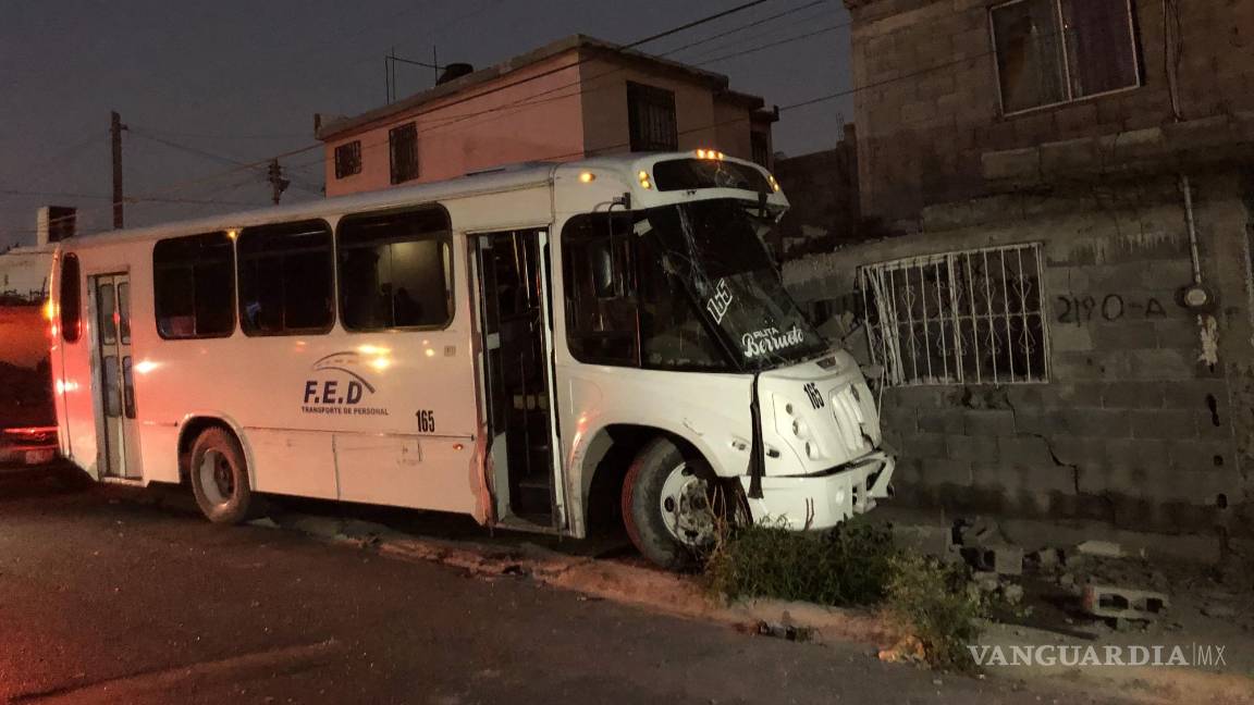 Le dan convulsiones a conductor de camión y causa daños, en Saltillo