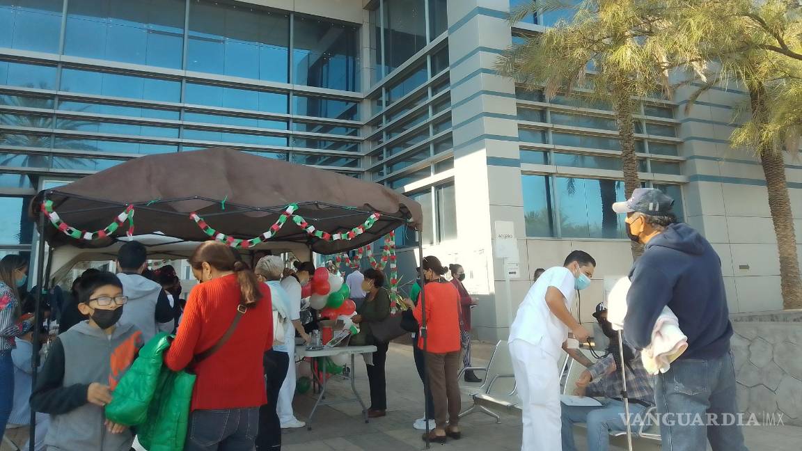 Realizan feria de la salud en ISSSTE de Saltillo; atienden a derechohabientes y público en general