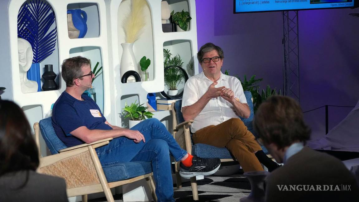 $!El tecnólogo de Meta Yann LeCun, a la derecha, habla en un congreso en San Francisco, el 30 de noviembre de 2023.