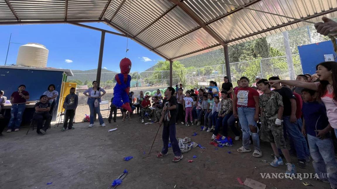 $!Hasta piñata hubo para los pequeños.