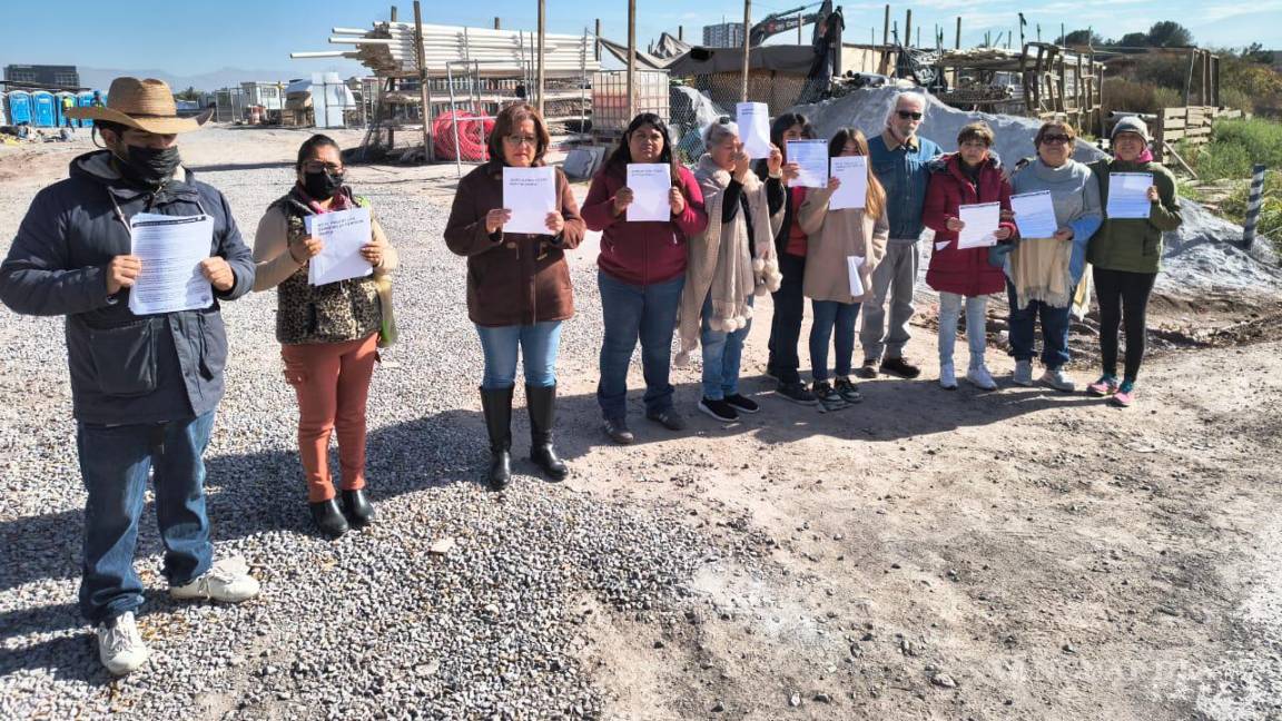 Vecinos de Saltillo exigen justicia tras atropellamiento fatal y denuncian daños por transporte pesado