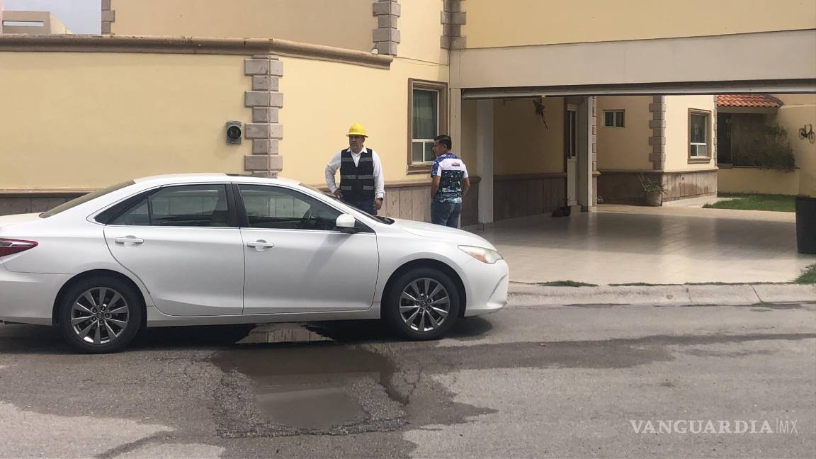 $!Las cuadrillas de CFE han encontrado casas en zonas residenciales que se cuelgan del suministro eléctrico.