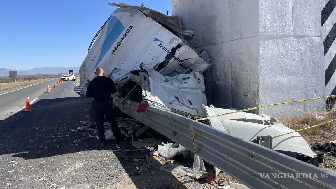 Trailero dormita y muere en la carretera Torreón-Saltillo