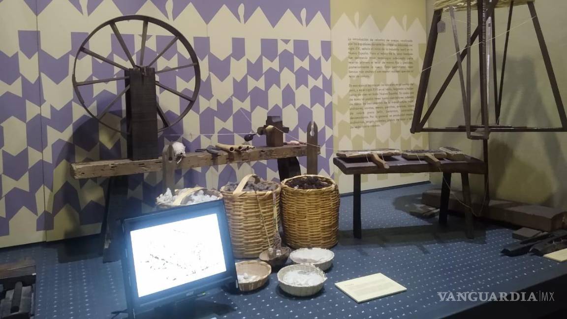 $!Argelia Dávila, profesora investigadora, explicó que la aparición más antigua del sarape fue en el Códice Mendocino.