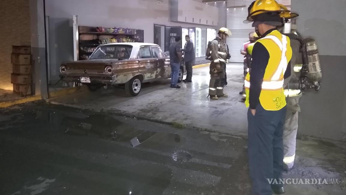 Alarma humo en empresa cervecera de Saltillo; empleados ‘quemaban llanta’
