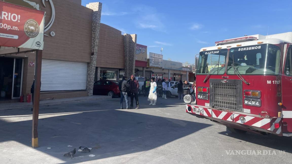 Descuido provoca incendio de manteca en carnicería de Saltillo; evacúan a 20