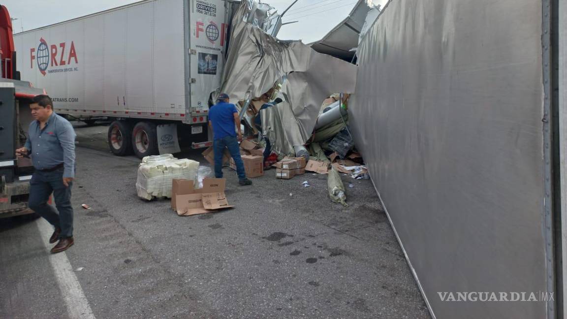 Doble accidente en la Carretera Saltillo-Matehuala bloquea la circulación