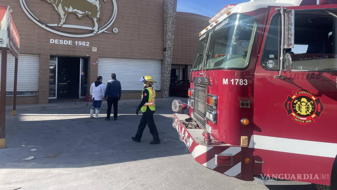 Descuido provoca incendio de manteca en carnicería de Saltillo; evacúan a 20