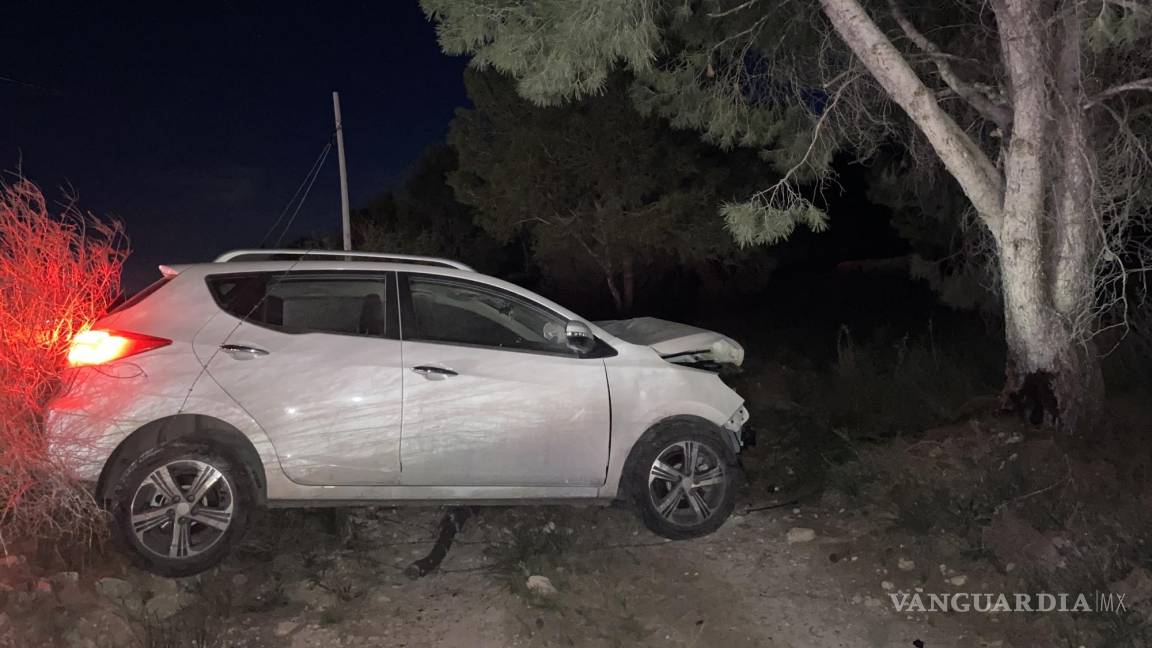Árboles y señales fueron víctimas de accidente: camioneta vuelca en carretera Saltillo-Zacatecas