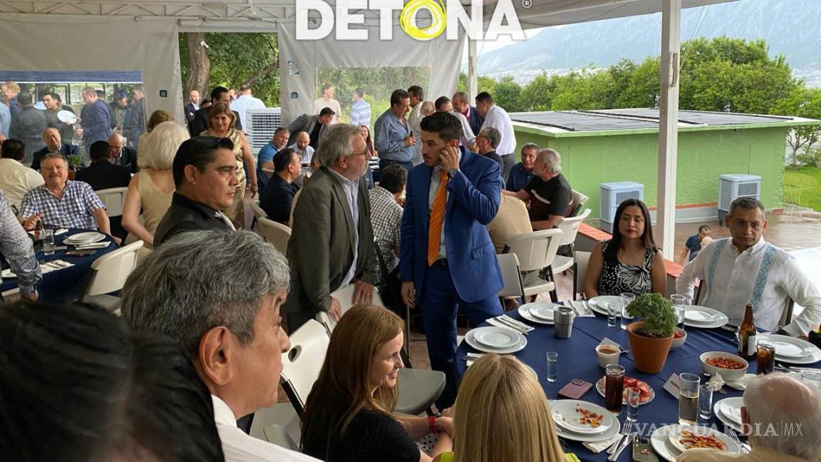 $!En los ratos que soltó el celular, el Tal Samuel se dio cuenta del arrastre de unos y del arrastramiento de otros.