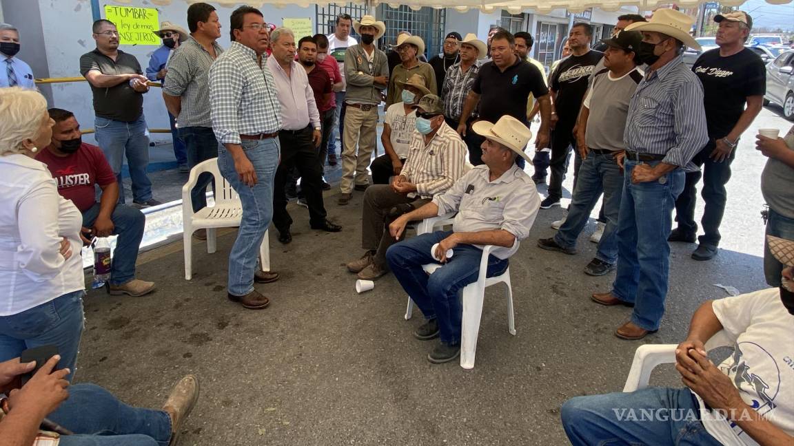 Ejidatarios de Pozuelos y Fresnillo y autoridades de Frontera toman SIMAS en Monclova