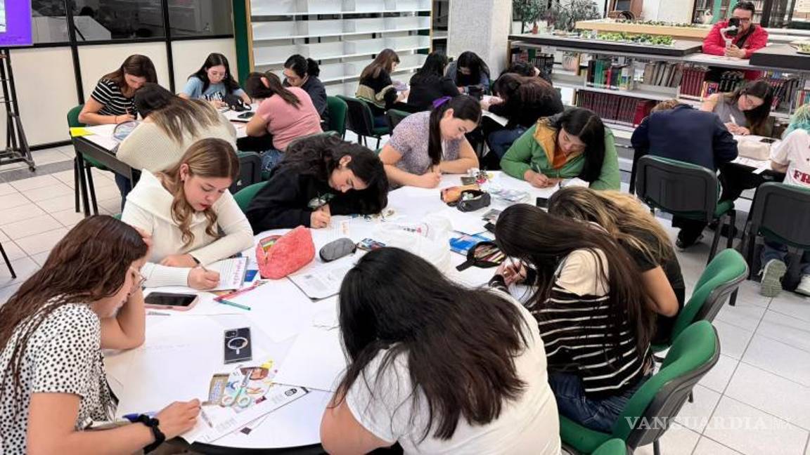 $!Alumnas de la Universidad Tecnológica de Coahuila participaron en el taller “El Futuro Empieza Hoy”, donde realizaron ejercicios de reflexión sobre sus metas personales y profesionales.