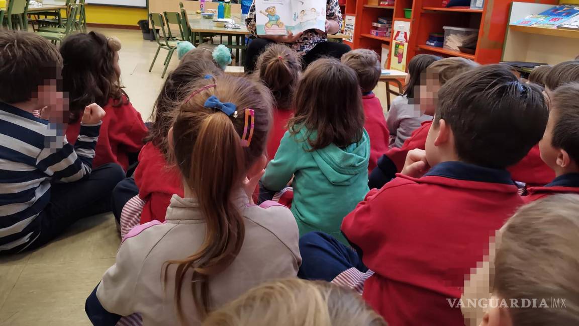 $!Psicóloga Margarita G. Marqués impartiendo una charla de prevención.