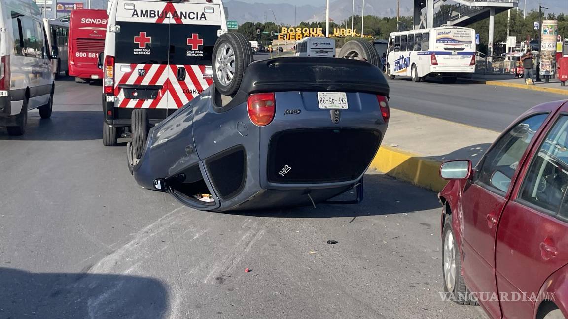 Accidente vial en el periférico Luis Echeverría Álvarez de Saltillo causa cierre de tráfico