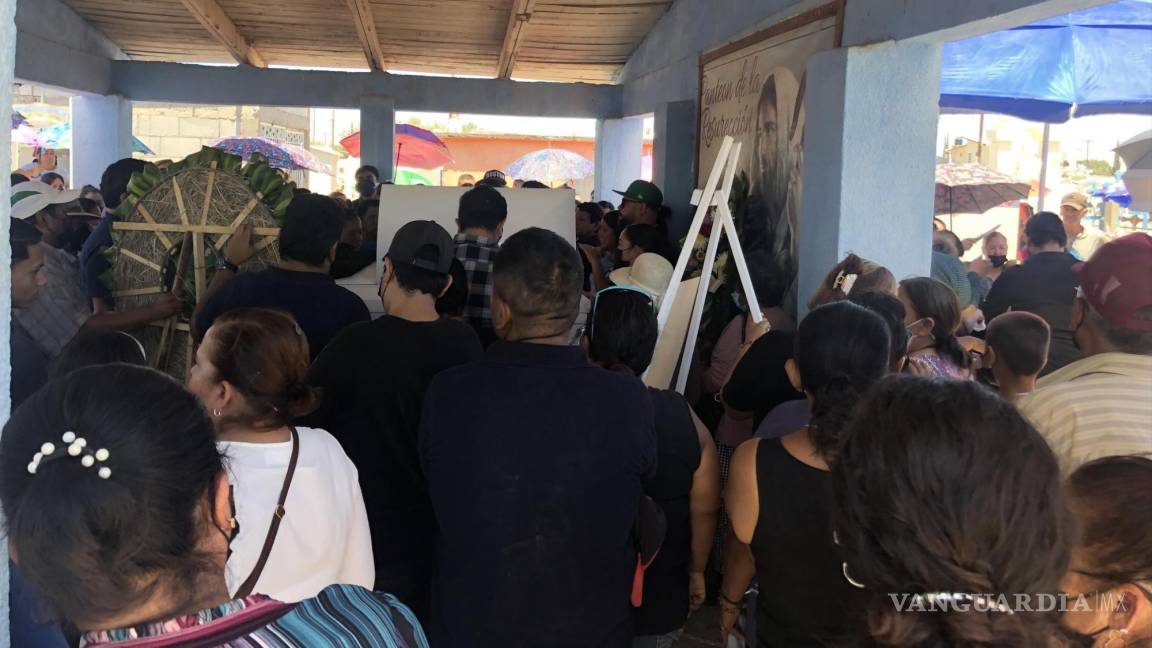Realizan entierro de quinceañera que falleció en su fiesta en San Pedro, Coahuila; quería ser doctora