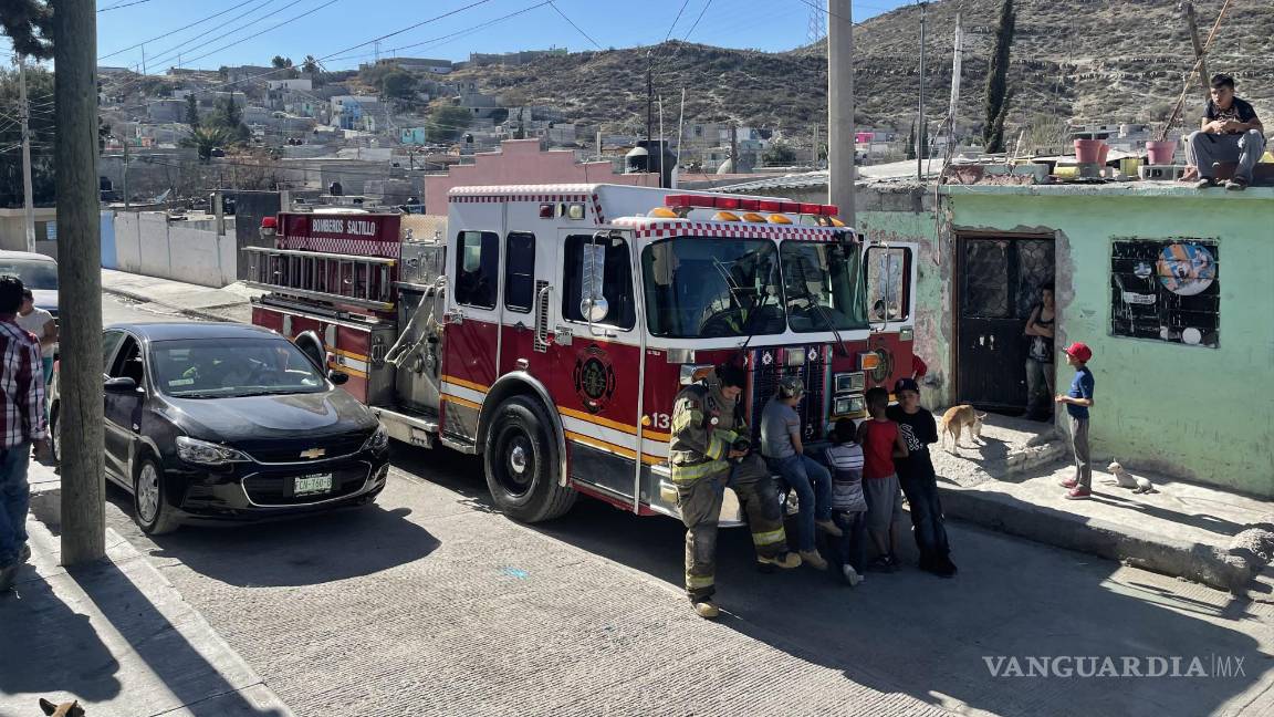 Quema de basura al poniente de Saltillo acaba con tejabán y temen por conejos de propietaria