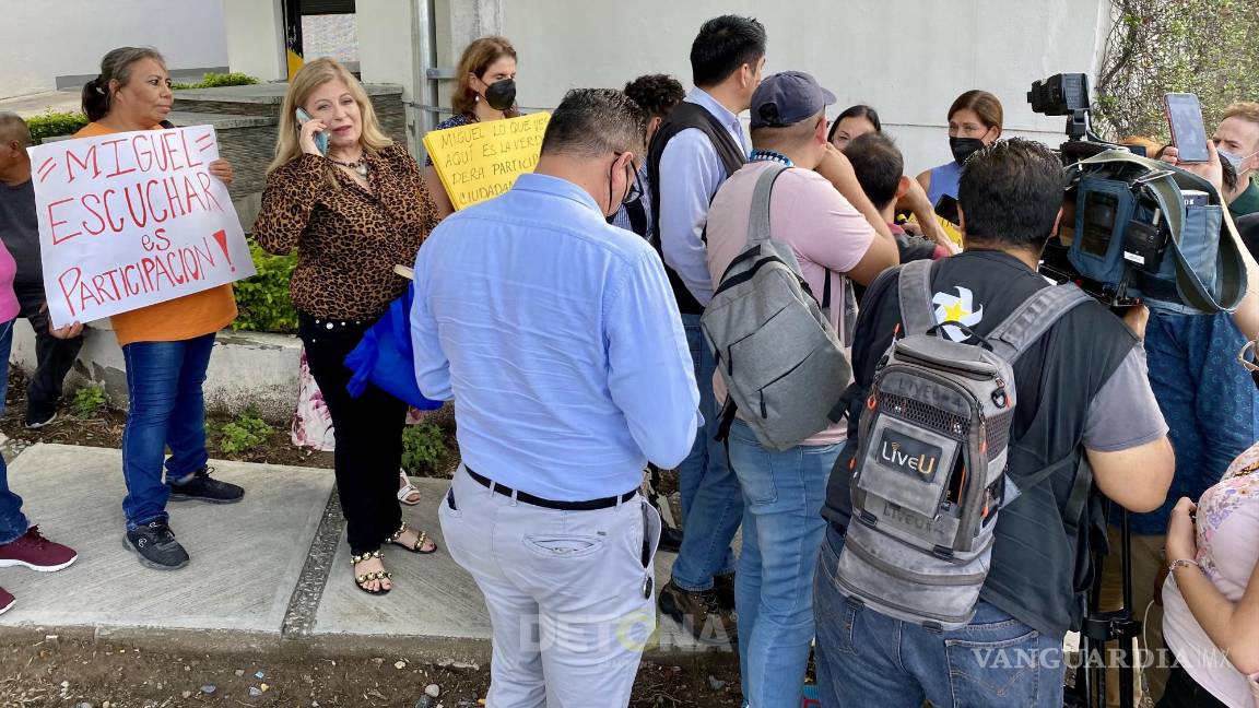 $!Vecinos de San Pedro Garza García, NL, protestan contra el alcalde “independiente” Miguel Treviño de Hoyos.