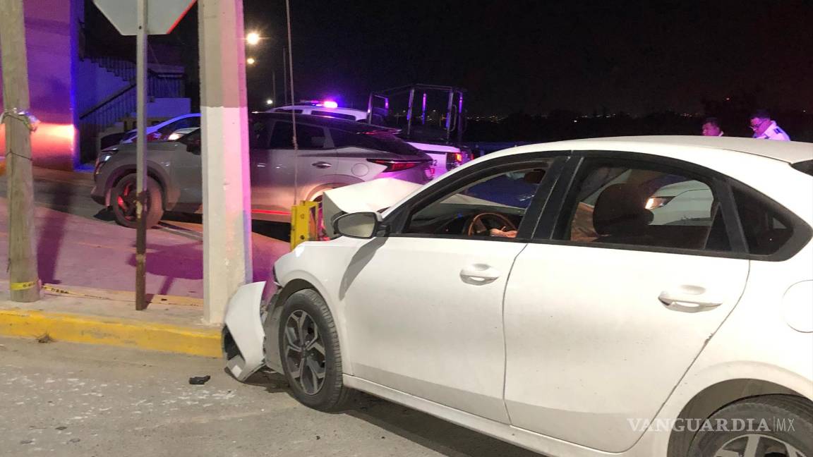 $!El automóvil fue remolcado a un corralón donde permanecerá hasta el pago de daños y multas.