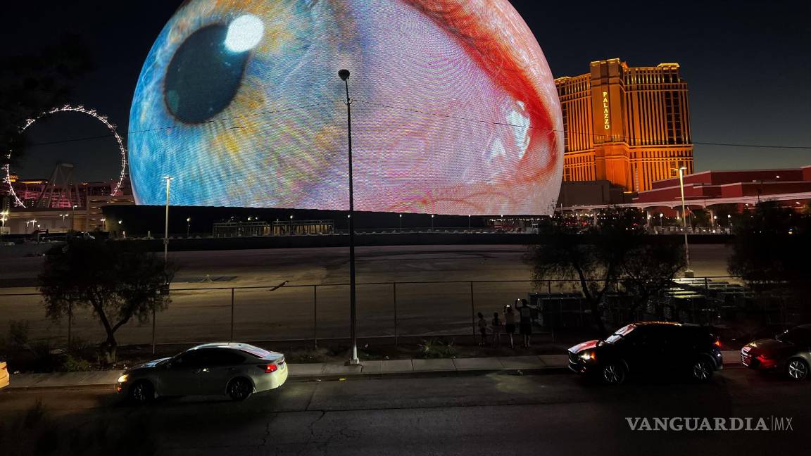 $!Lo curioso de este lugar es que las pantallas no solo se encuentran dentro del recinto.