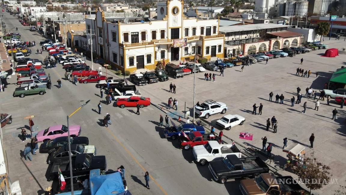 Recorren ‘joyas sobre ruedas’ las calles de Sabinas en el Día Nacional del Auto Antiguo